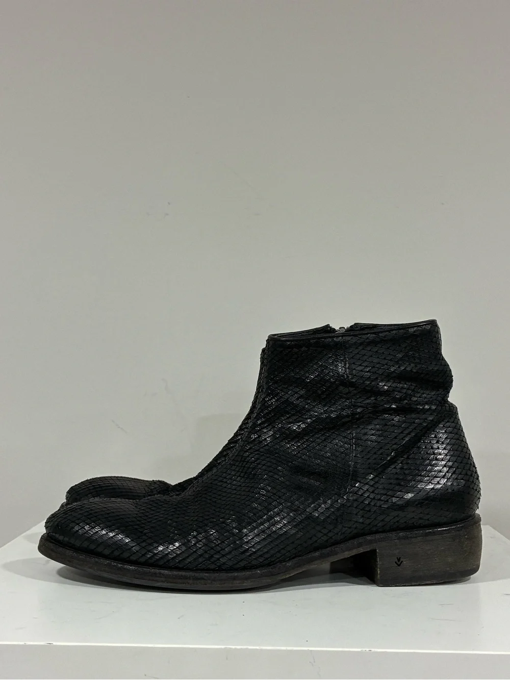 John Varvatos collection Keith Center Seam Zip Boot snake embossed Size 9 EU 42